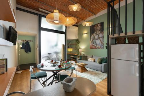 Via Cimabue 8b - Florence Charming Apartments - Metropolitan Loft in Florence - 20 minute walk to city center - excellent base for exploring - less than 5 minute walk to the supermarket - amazing bakery on the corner