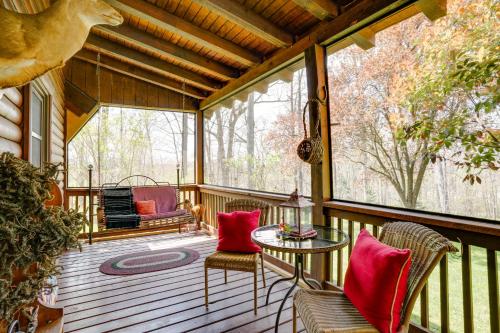 Peaceful Luray Cabin with Hot Tub, Deck and Fire Pit! in Luray, USA