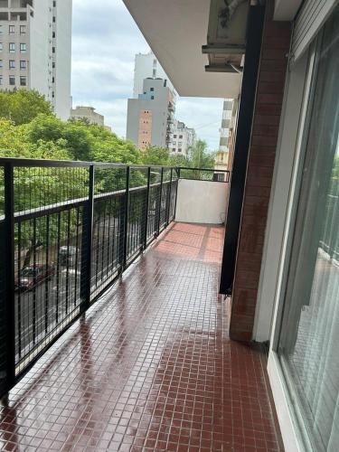 Depto muy amplio y luminoso a metros del Pasaje Rodrigo y cerca de todo