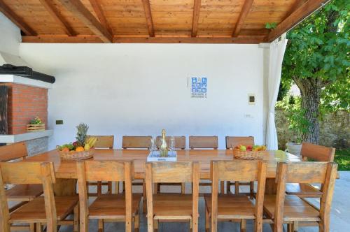 Ferienhaus mit Privatpool für 16 Personen ca 300 qm in Rojnici, Istrien Binnenland von Istrien