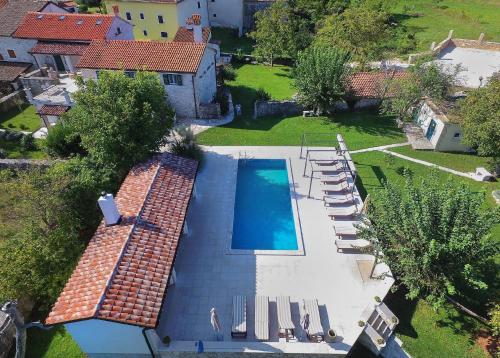 Ferienhaus mit Privatpool für 16 Personen ca 300 qm in Rojnici, Istrien Binnenland von Istrien