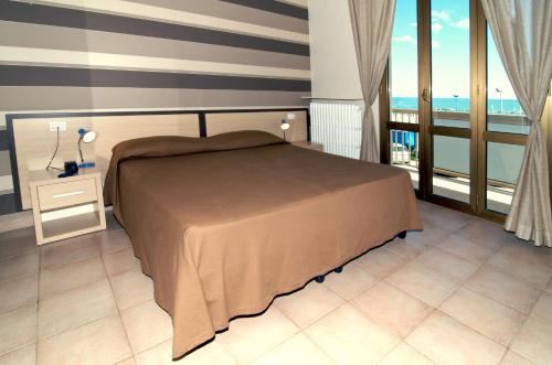 Double or Twin Room with Terrace and Sea View