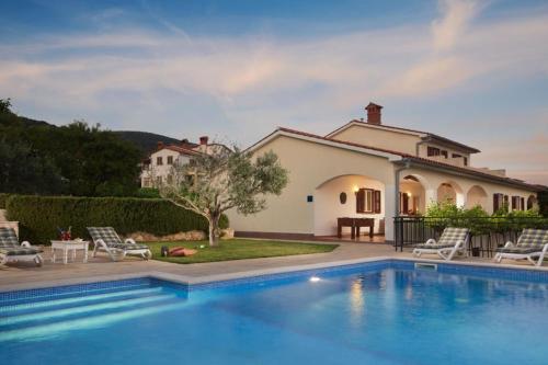 Ferienhaus mit Privatpool für 10 Personen ca 150 qm in Brovinje, Istrien Bucht von Raša, Brovinje