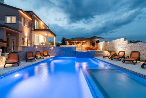 Ferienhaus mit Privatpool für 18 Personen ca 400 qm in Valtura, Istrien Südküste von Istrien