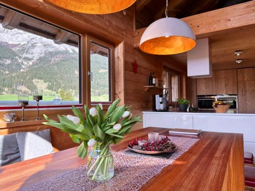 Chalet Bischofsmütze - Direkt an der Skipiste im Skigebiet Dachstein West in Annaberg im Lammertal, Österreich