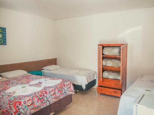 1 double bed, 2 twin beds
