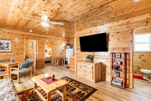 'Glowacki's Lodge' Mille Lacs Lake Group Getaway!