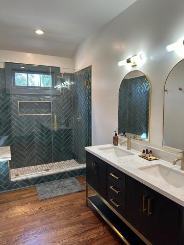 The Opal and West House in 謝爾比