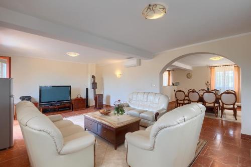 Ferienhaus mit Privatpool für 10 Personen ca 300 qm in Šišan, Istrien Südküste von Istrien