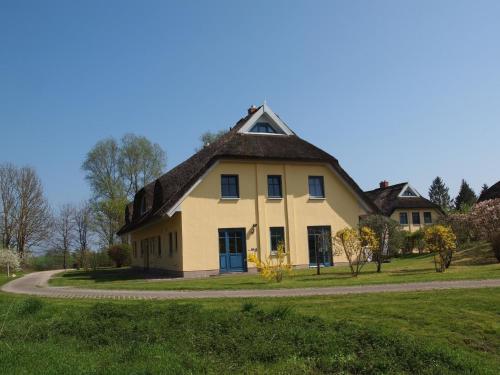 Tolles Ferienhaus in Poseritz mit Garten, Terrasse und Grill