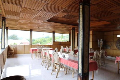 Restaurant, Monton Guest House in Rantepao