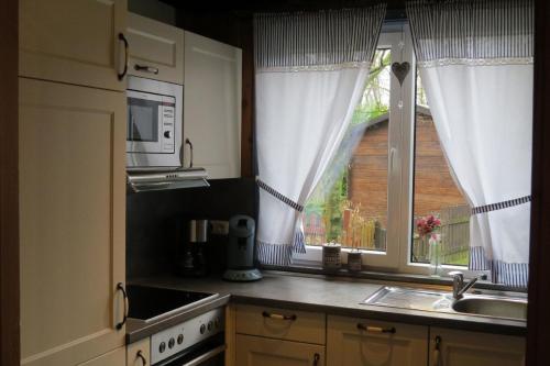 Sehr schönes Ferienhaus auf eingezäunten Grundstück mit Kamin und einer Sauna (Sehr schones Ferienhaus auf eingezaunten Grundstuck mit Kamin und einer Sauna) in 埃克斯特爾塔爾