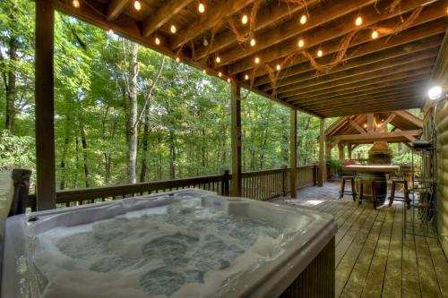 Woodland Escape- Cozy Secluded Dog Friendly Cabin in Morganton, USA