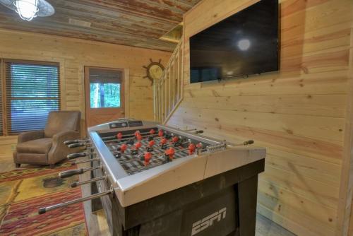 Woodland Escape- Cozy Secluded Dog Friendly Cabin in Morganton, USA