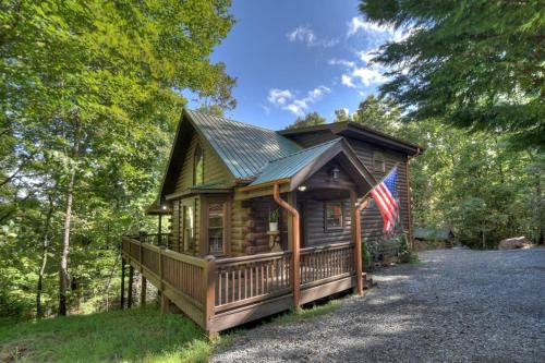 Woodland Escape- Cozy Secluded Dog Friendly Cabin in Morganton, USA