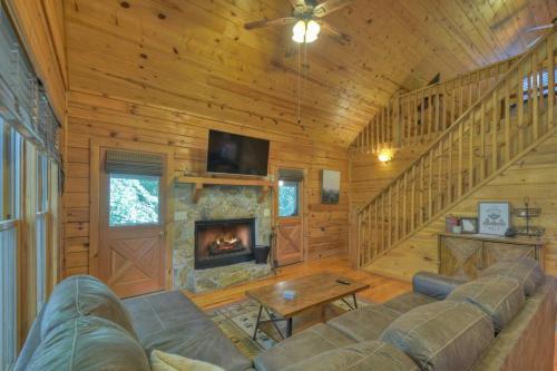 Woodland Escape- Cozy Secluded Dog Friendly Cabin in Morganton, USA
