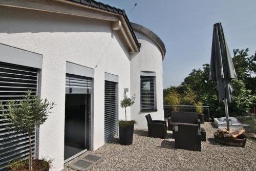 Schöne Ferienwohnung in Sasbach Am Kaiserstuhl mit Grill und Terrasse