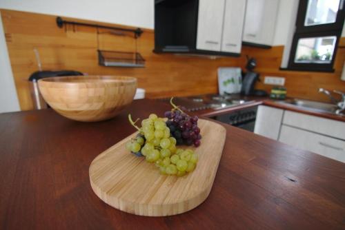 Schöne Ferienwohnung in Sasbach Am Kaiserstuhl mit Grill und Terrasse