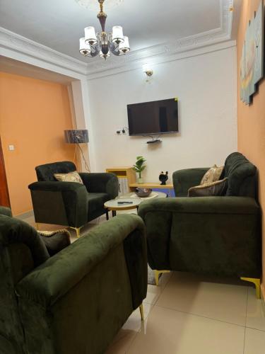 Dotări, Lekker Estate in Yaounde