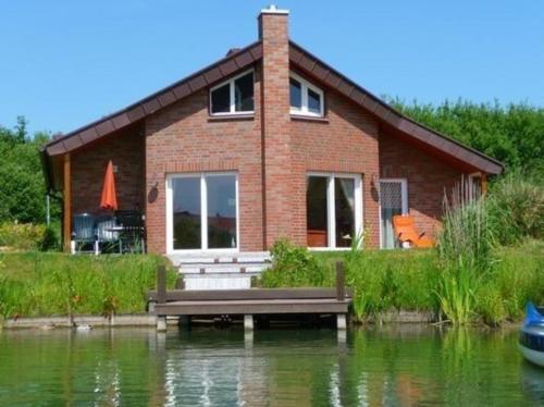 Ferienhaus Stella Maris - Feriengebiet Neu Seeland - direkte Wasserlage mit Bootssteg