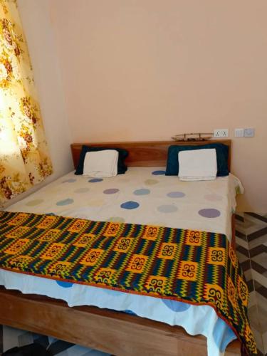 Palm Grove lodge,Busua in ディックスコーヴ