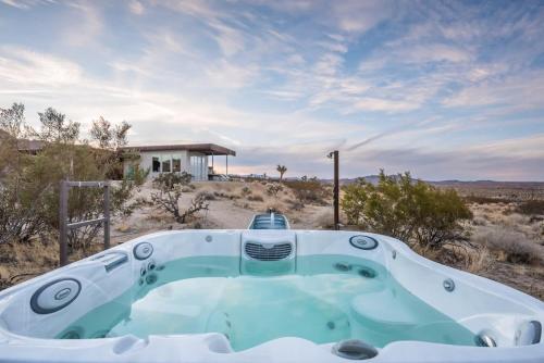 Solis Joshua Tree Urban Design Casita and Cowboy Pool in Joshua Tree, USA