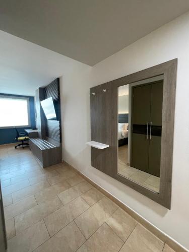 Standard Room image 4