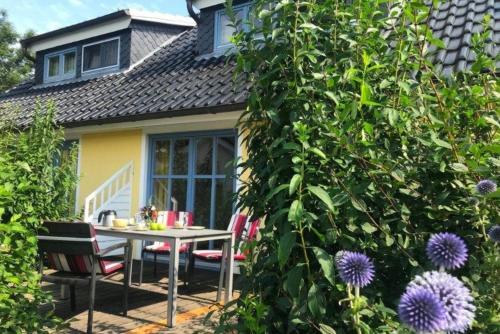 Ferienhaus in Neuenkirchen mit Terrasse, Grill und Garten