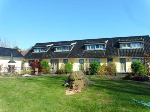 Ferienhaus in Neuenkirchen mit Terrasse, Grill und Garten