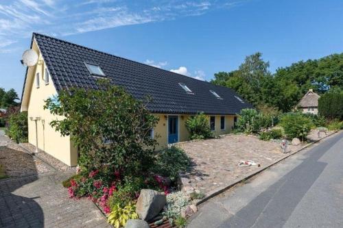 Ferienhaus in Neuenkirchen mit Terrasse, Grill und Garten