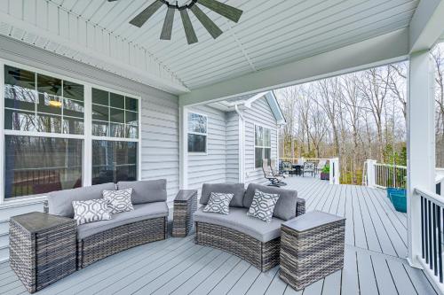 Lakefront Fredericksburg Home with Deck and Fire Pits! in Fredericksburg, USA
