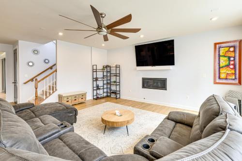 Lakefront Fredericksburg Home with Deck and Fire Pits! in Fredericksburg, USA
