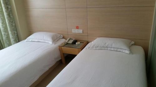Luck 7 Inn Yichang CBD Stop at Luck 7 Inn Yichang CBD to discover the wonders of Yichang. Both business travelers and tourists can enjoy the propertys facilities and services. Service-minded staff will welcome and guide yo