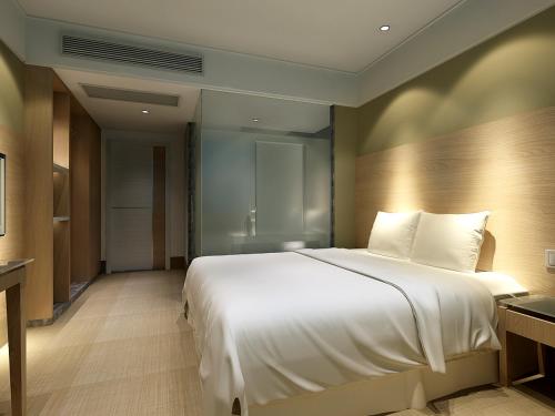 Luck 7 Inn Yichang CBD Stop at Luck 7 Inn Yichang CBD to discover the wonders of Yichang. Both business travelers and tourists can enjoy the propertys facilities and services. Service-minded staff will welcome and guide yo