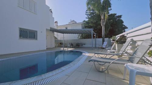 Villa image 8