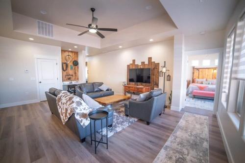Red Canyon Bunkhouse at Kanab - New West Properties detail