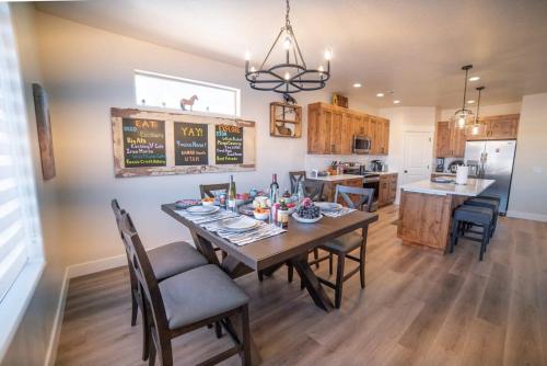 Red Canyon Bunkhouse at Kanab - New West Properties detail