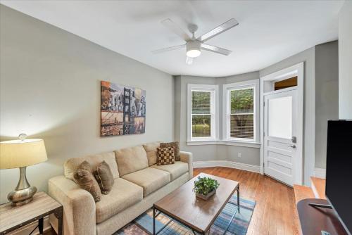 Stunning Townhome in The Grove - 918 in Tower Grove, USA