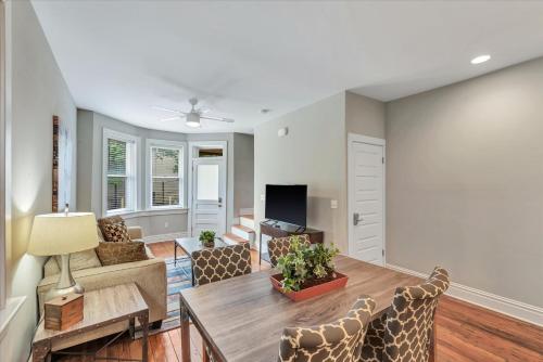 Stunning Townhome in The Grove - 918 in Tower Grove, USA