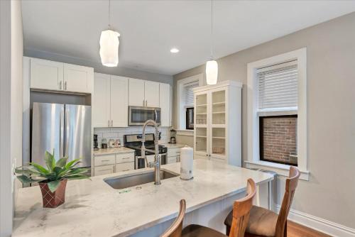 Stunning Townhome in The Grove - 918 in Tower Grove, USA