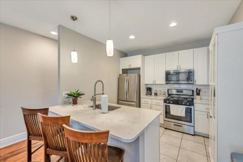 Stunning Townhome in The Grove - 918 in Tower Grove, USA