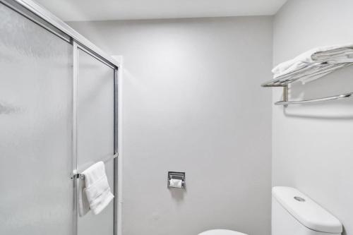 Red Roof Inn & Suites Fayetteville-Fort Bragg - image 7