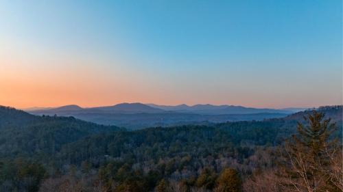 Cozy Bear Lodge in Morganton, USA