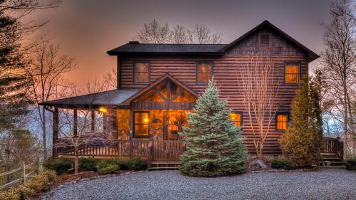 Cozy Bear Lodge in Morganton, USA