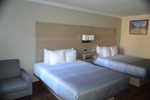 2 queen beds