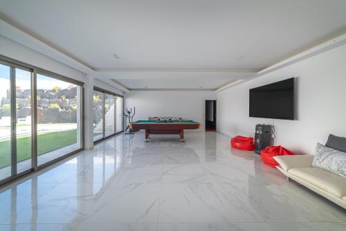 VV Monarca by HH - with cinema room and heated pool