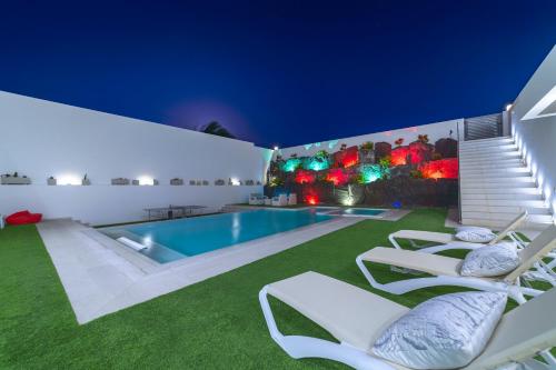 VV Monarca by HH - with cinema room and heated pool