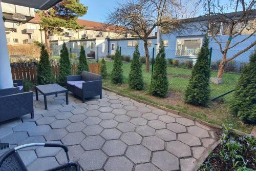 Apartment with garden near metro! in 헤셀뷔 빌라스타드