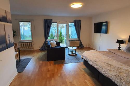 Apartment with garden near metro! in 헤셀뷔 빌라스타드
