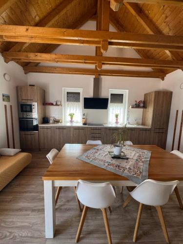 Szőlővirág Vendégház (Szolovirag Vendeghaz) in Fadd - Dombori